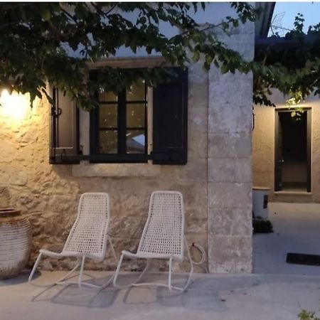 Villa Aiolia Kondoyenádha 외부 사진