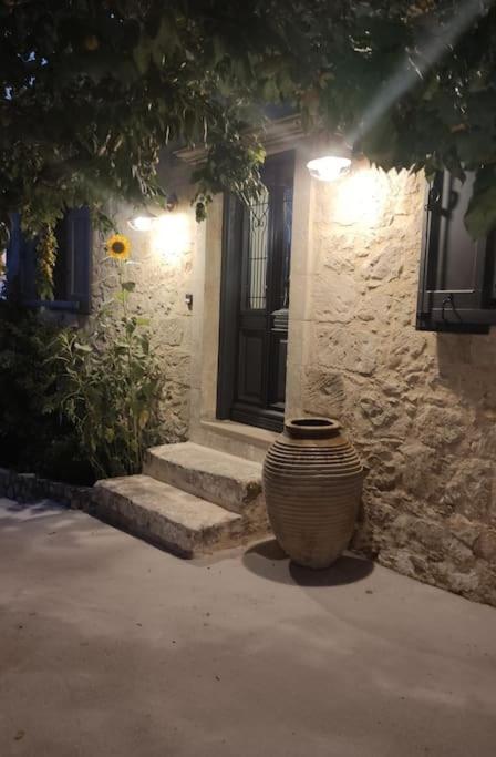 Villa Aiolia Kondoyenádha 외부 사진