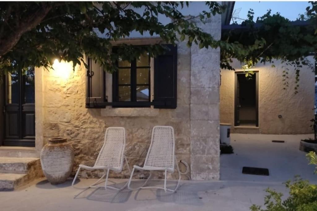 Villa Aiolia Kondoyenádha 외부 사진